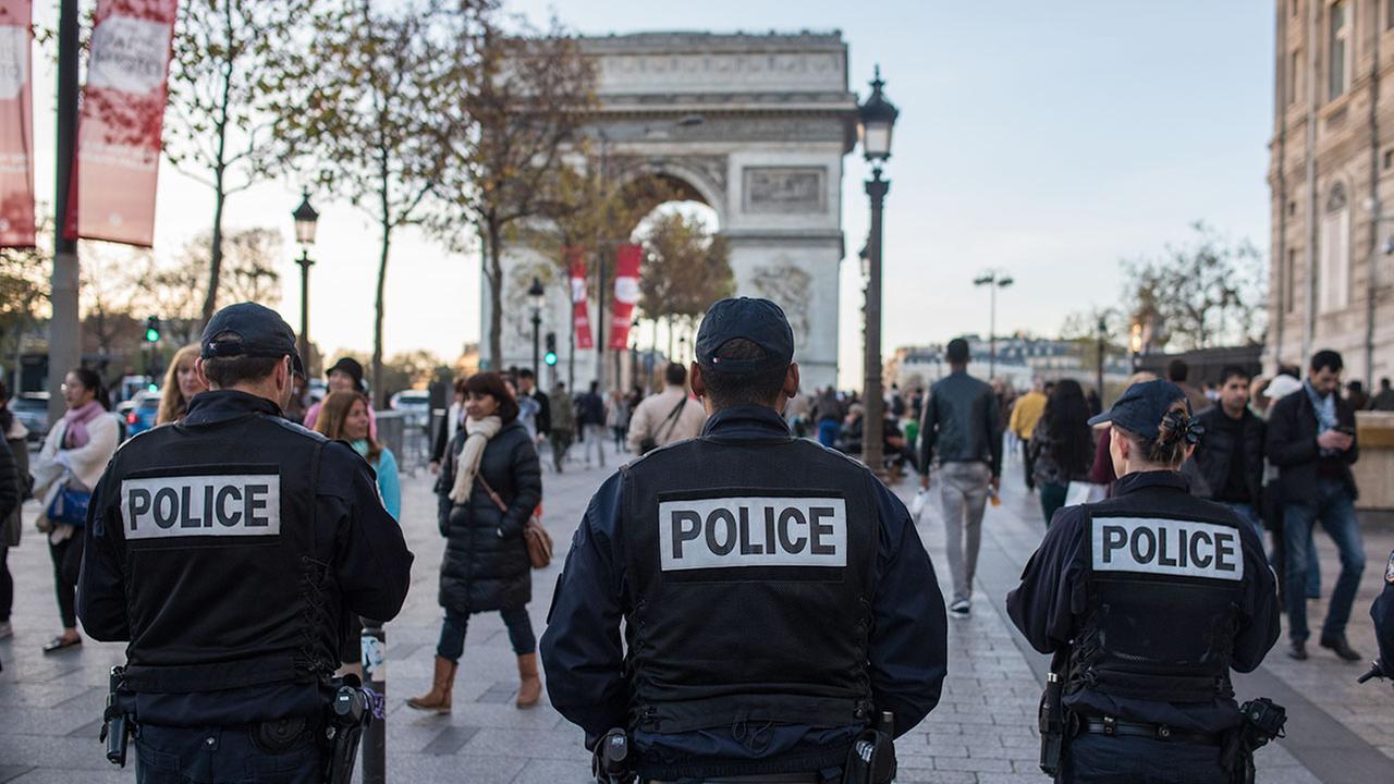 afterparisattacksfugitiveslippedthroughpolicedragnet